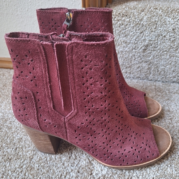 Toms Majorca Burgundy Peep Toe Suede Zip Up Heeled Booties Womens size 6.5 - Picture 3 of 8